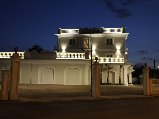 罗拉套房公寓酒店