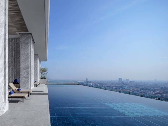 曼谷137黑拉酒店