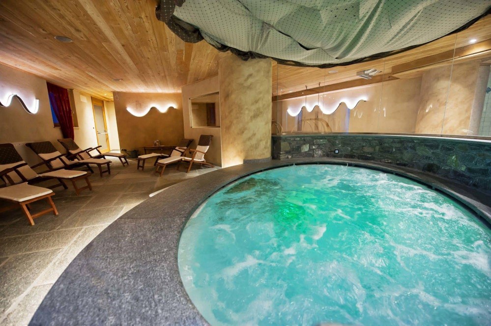 Hotel Jolanda Sport Over view