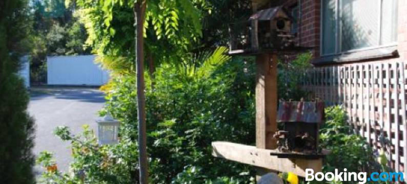 比奇沃斯桑贝尔湖大篷车假日公园(Beechworth Lake Sambell Caravan Park)图片