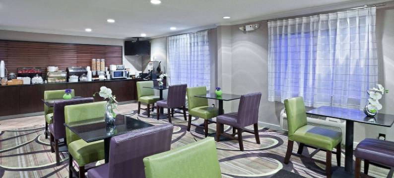 克利夫兰马其顿拉昆塔温德姆套房酒店(La Quinta Inn & Suites by Wyndham Cleveland Macedonia)图片
