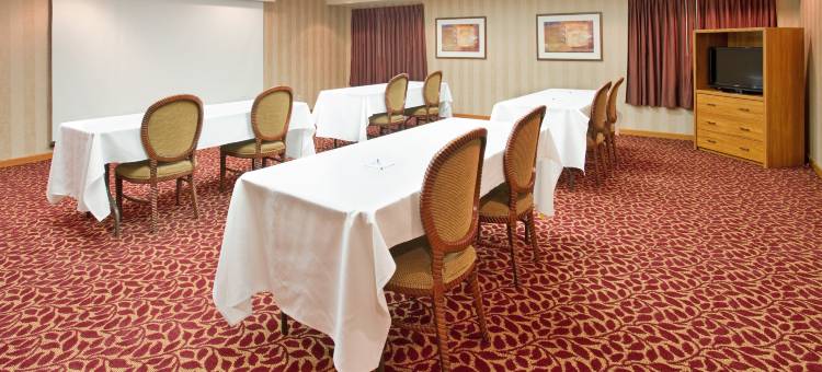 舒适酒店及套房西北密尔沃基(Comfort Inn & Suites NW Milwaukee)图片