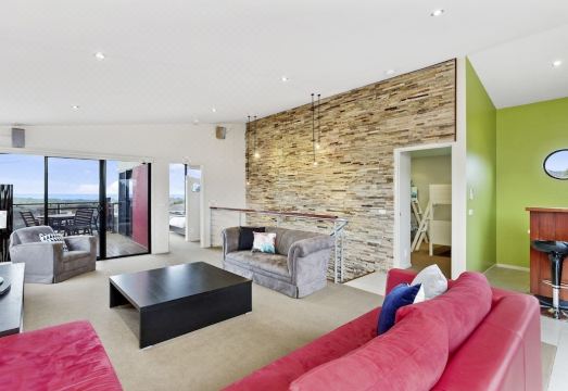 Ocean Views on Nicholson Hotel Overview