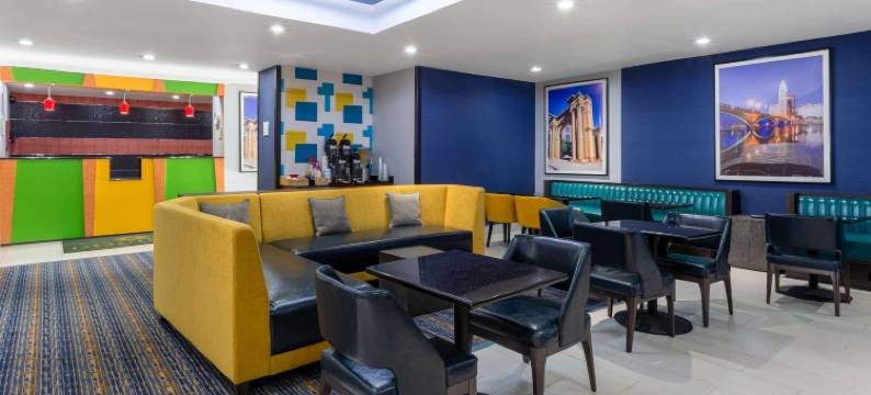 哥伦布西希利亚德拉昆塔温德姆套房酒店(La Quinta Inn & Suites by Wyndham Columbus West - Hilliard)图片