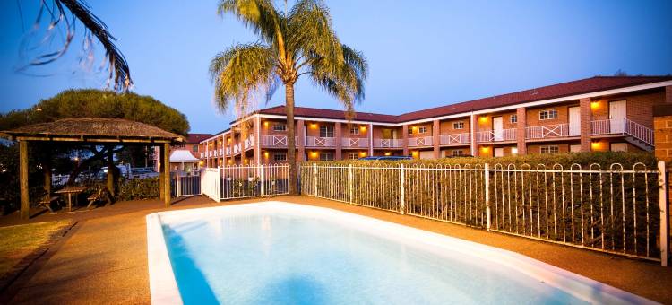 Bluegum Dubbo by Travellers = 旅行者蓝桉树达博(Bluegum Dubbo)图片