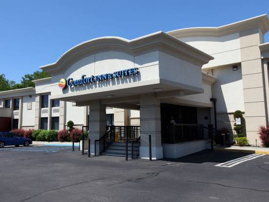Comfort Inn And Suites Paramus Hotel Reviews And Room Rates