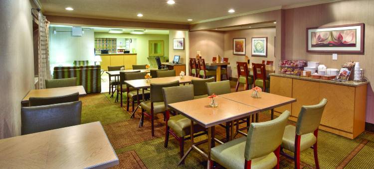 伯明翰因弗内斯拉昆塔温德姆酒店(La Quinta Inn by Wyndham Birmingham - Inverness)图片