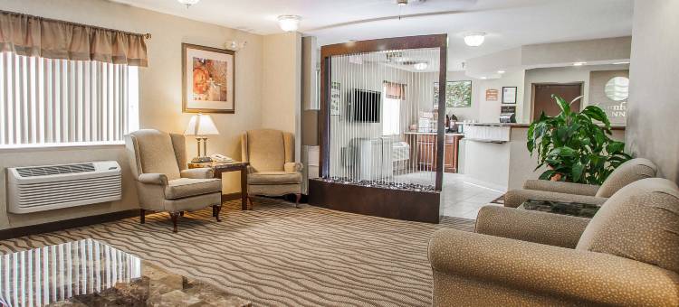 道奇堡呗盟套房酒店(Baymont by Wyndham Fort Dodge)图片