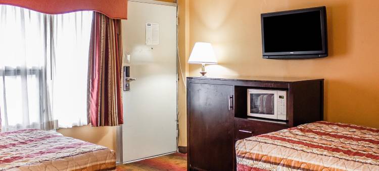 麦克阿瑟机场罗德威旅馆(Rodeway Inn MacArthur Airport)图片