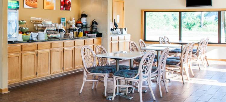 格林斯堡I-74凯艺套房酒店(Quality Inn & Suites Greensburg I-74)图片