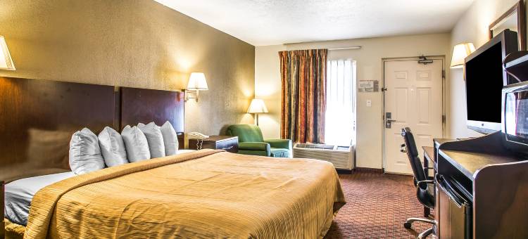 巴拿马城海滩附近凯艺套房酒店(Quality Inn & Suites Near Panama City Beach)图片