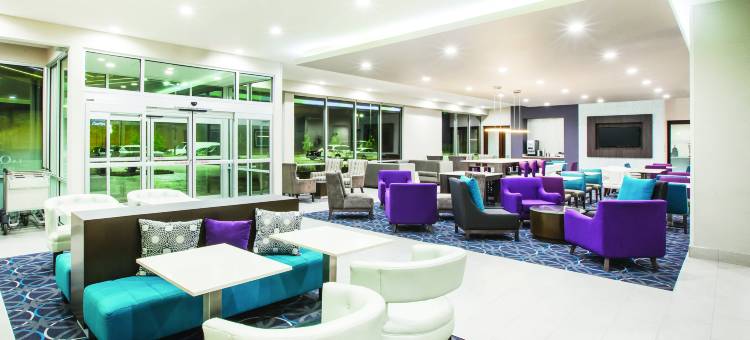 休斯顿赛普里斯拉昆塔温德姆套房酒店(La Quinta Inn & Suites by Wyndham Houston Cypress)图片