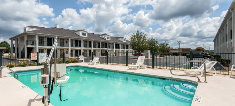 图珀洛巴恩斯克罗辛伊克诺旅馆(Econo Lodge Tupelo Barnes Crossing)图片