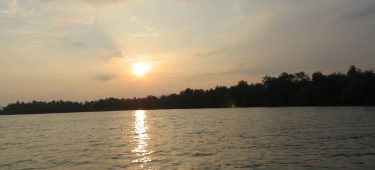 天堂河边营地(Camp Riveredge Paradise)图片