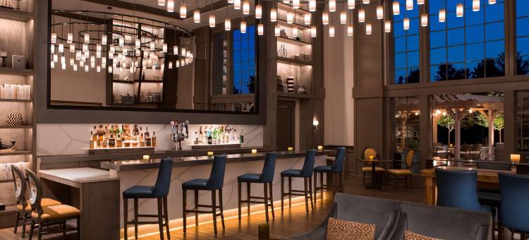 河流露台酒店-贵族之家酒店(River Terrace Inn, a Noble House Hotel)图片