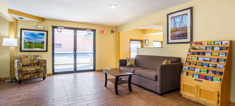 格林斯堡I-74凯艺套房酒店(Quality Inn & Suites Greensburg I-74)图片