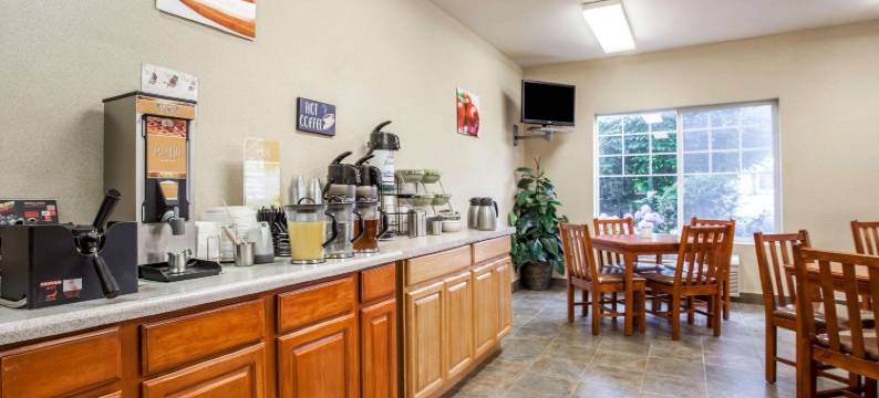 西雅图费多威凯艺套房酒店(Quality Inn & Suites Federal Way - Seattle)图片