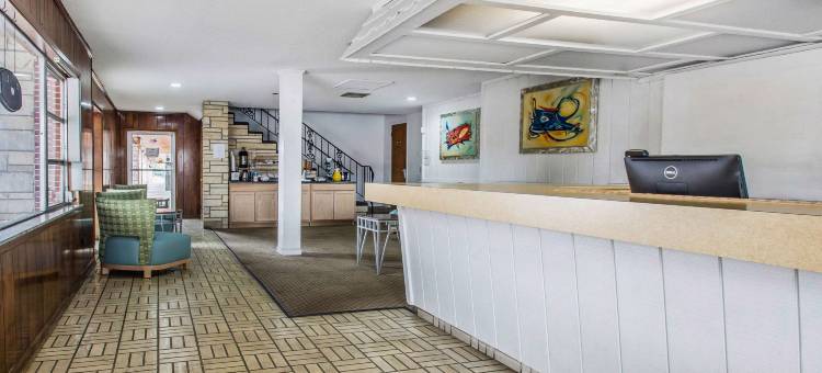 温特黑文湖泊群罗德威套房旅馆(Rodeway Inn & Suites Winter Haven Chain of Lakes)图片