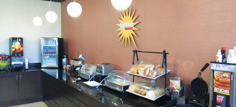 印第安纳波利斯市中心拉昆塔温德姆套房酒店(La Quinta Inn & Suites by Wyndham Indianapolis Downtown)图片