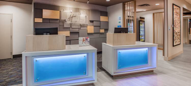 智选假日套房酒店圣彼得堡李堡(Holiday Inn Express & Suites Petersburg - Fort Gregg Adams)图片