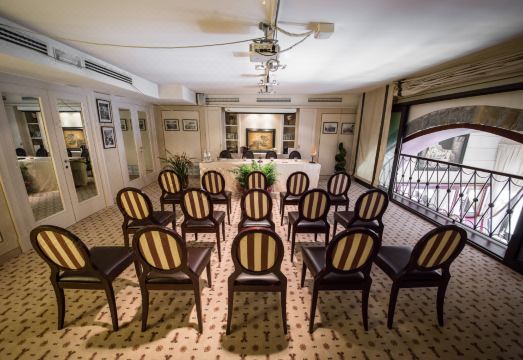 Victoria Hotel LetterarioHotel Overview