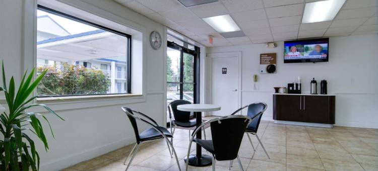 亚特兰大钱布利塔克6号汽车旅馆(Motel 6 Atlanta, GA)图片