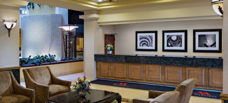 锡达拉皮兹万豪酒店(Radisson Hotel Cedar Rapids)图片