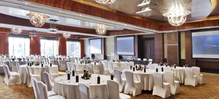 孟买珠瑚海滩诺富特酒店(Novotel Mumbai Juhu Beach)图片