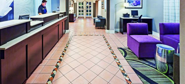 达拉斯上城拉昆塔温德姆酒店(La Quinta Inn by Wyndham Dallas Uptown)图片