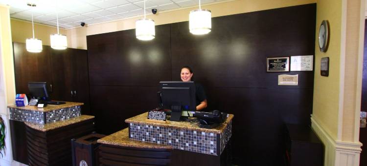 纳格斯海德华美达广场酒店(Ramada Plaza by Wyndham Nags Head Oceanfront)图片