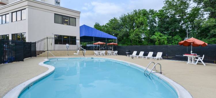 亚历山德里亚西部舒适酒店及套房(Comfort Inn & Suites Alexandria West)图片