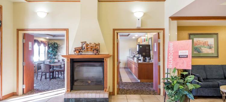 美国中区工业园区凯艺套房酒店(Quality Inn & Suites MidAmerica Industrial Park Area)图片