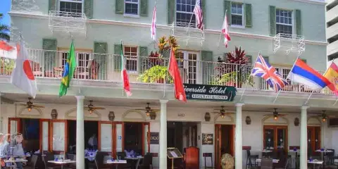 河畔酒店