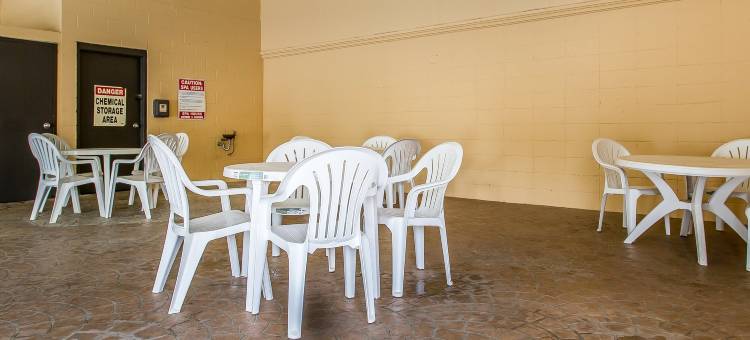 罗德威酒店(Capital O Travelers Inn Lawton Fort Sill)图片