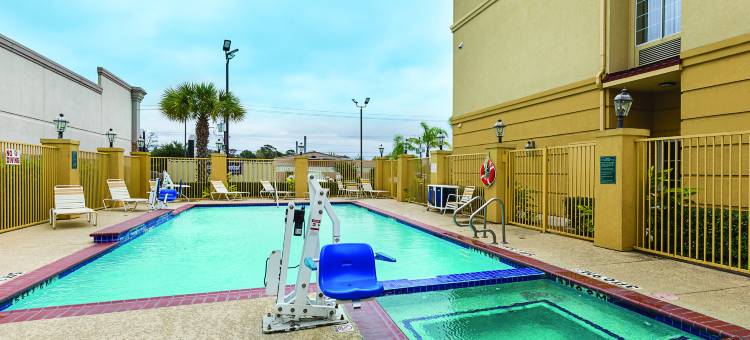 休斯顿东诺曼底拉昆塔温德姆套房酒店(La Quinta Inn & Suites by Wyndham Houston East at Normandy)图片