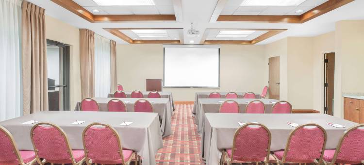 丹佛国际机场华美达酒店(Ramada by Wyndham Denver International Airport)图片