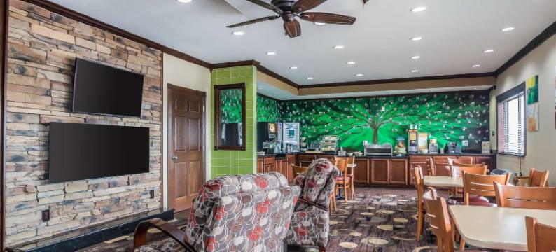 科拉尔维尔爱荷华河兰丁凯艺酒店(Quality Inn Coralville - Iowa River Landing)图片