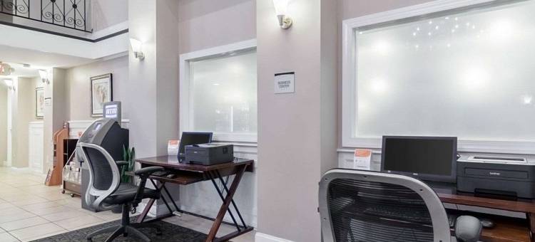 威廉斯堡中心罗德威套房酒店(Rodeway Inn & Suites Williamsburg Central)图片