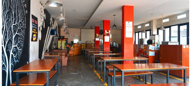 布迪旅馆和食品站(Budi House & Food Station)图片