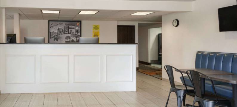 波特兰-威斯布鲁克地区速8酒店(Super 8 by Wyndham Portland ME)图片