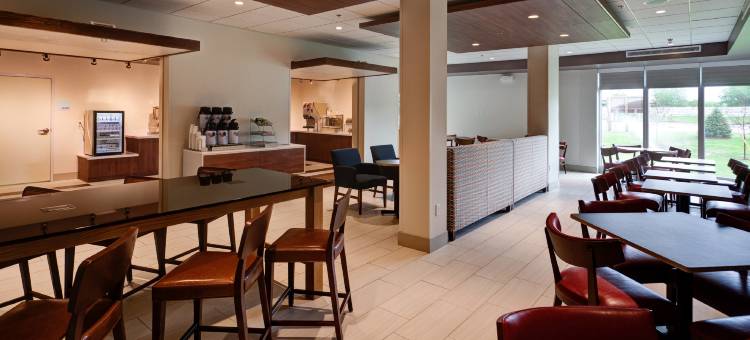 大本德智选假日酒店(Holiday Inn Express & Suites Great Bend)图片