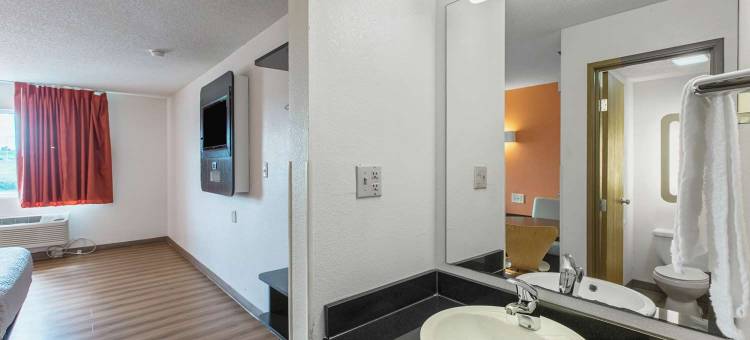 Motel 6 Omaha, NE - Central图片