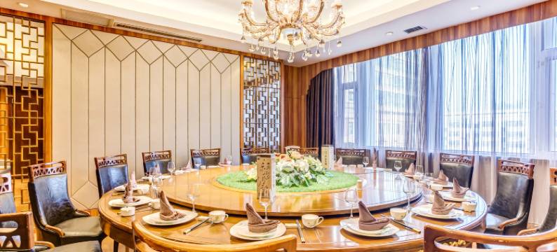 煌朝荣宴酒店(哈尔滨体育学院国际会展中心店)图片