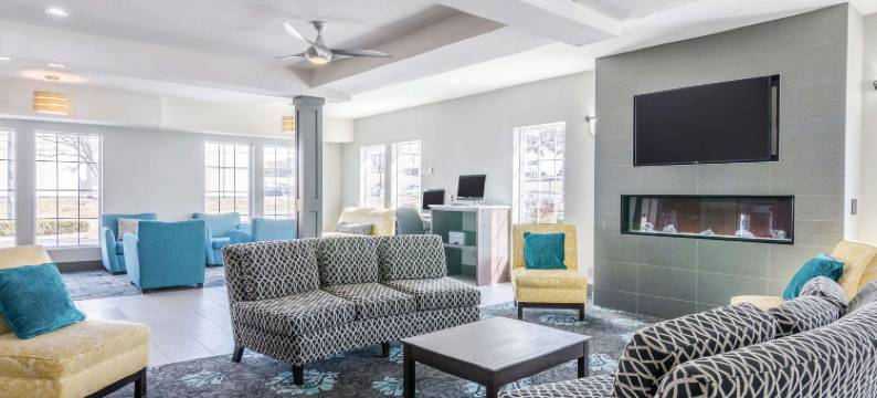 堪萨斯城机场拉昆塔温德姆套房酒店(La Quinta Inn & Suites by Wyndham Kansas City Airport)图片