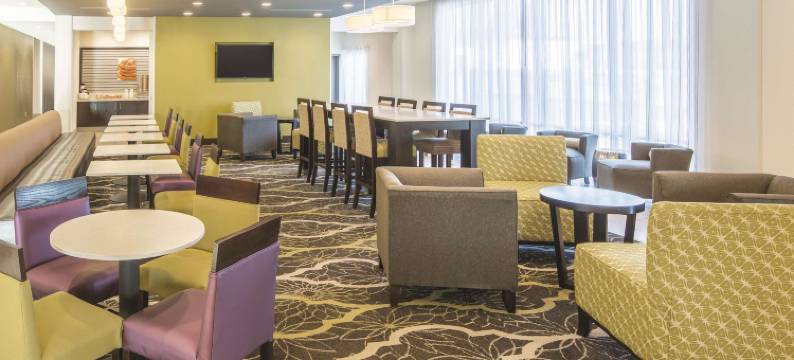 哈蒂斯堡-I-59拉昆塔温德姆套房酒店(La Quinta Inn & Suites by Wyndham Hattiesburg - I-59)图片