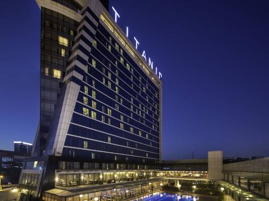 泰坦尼克號商業金角酒店