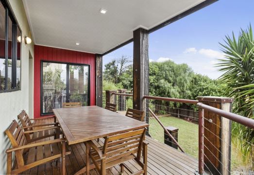 Ocean Views on Nicholson Hotel Overview