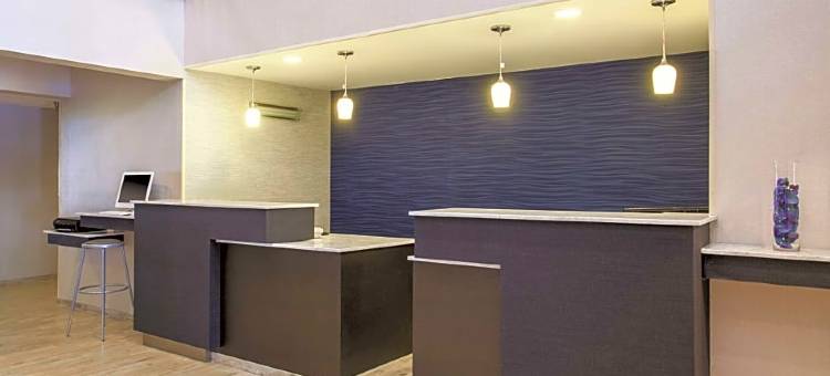 里士满南拉昆塔温德姆酒店(La Quinta Inn by Wyndham Richmond South)图片