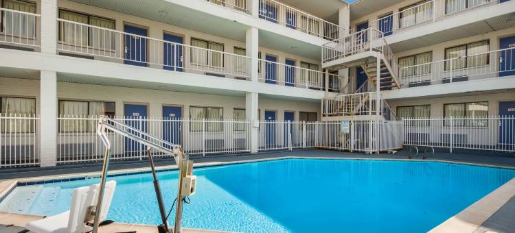 美洲最佳价值旅馆及套房，亨布尔(Americas Best Value Inn & Suites Humble)图片