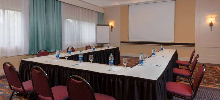 西考克斯梅多兰兹拉昆塔温德姆套房酒店(La Quinta by Wyndham Secaucus Meadowlands)图片